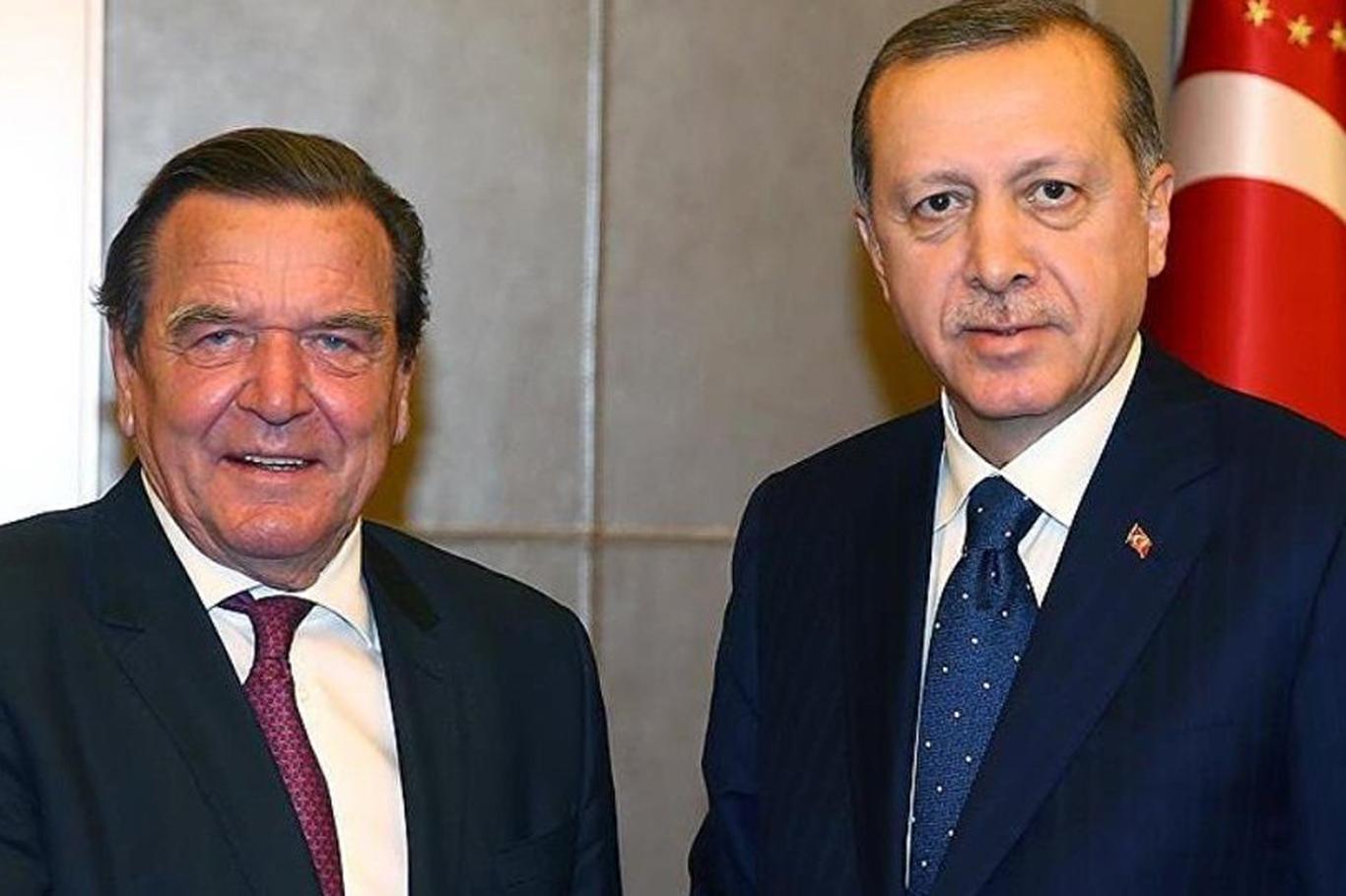Almanya eski başbakanı Schröder gizli görevle Erdoğan'la görüştü! Almanya eski başbakanı Schröder gizli görevle Erdoğan'la görüştü!